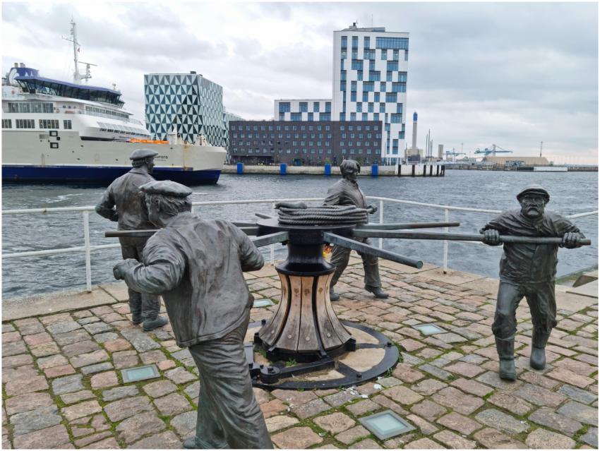 Statue Sailors Waterfront Modern