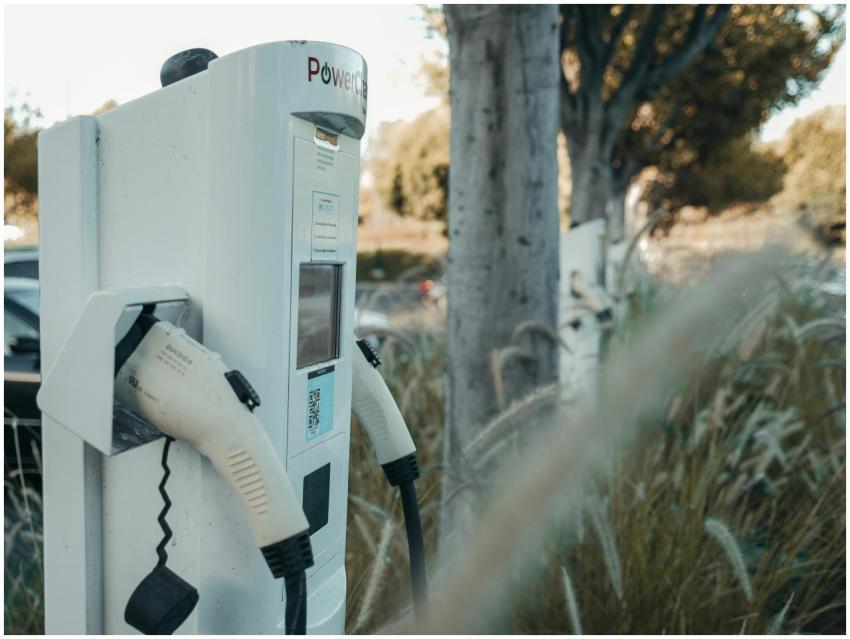 Electric vehicle charging station in an outdoor na