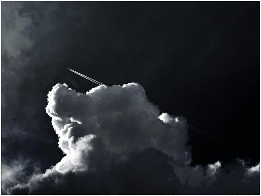 A striking image of an airplane leaving a contrail