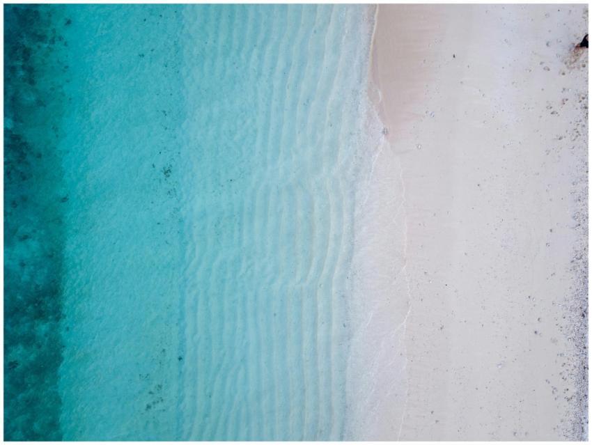 Aerial view of the beautiful turquoise ocean waves