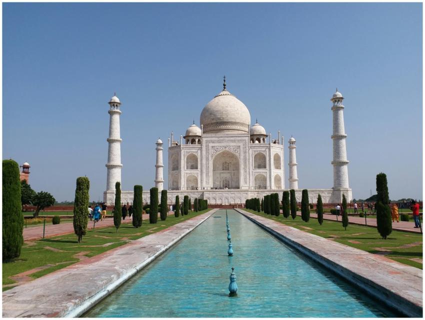 A stunning view of the Taj Mahal in Agra, a UNESCO