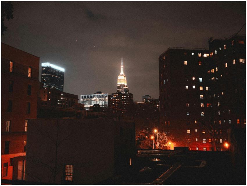 Night view of the Empire State Building illuminate