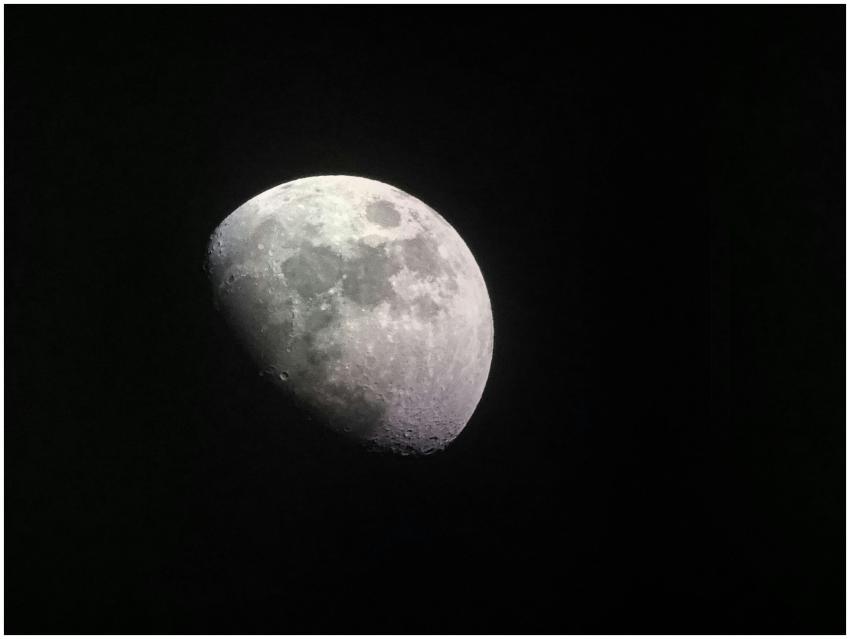 A high-definition photo of a crescent moon against