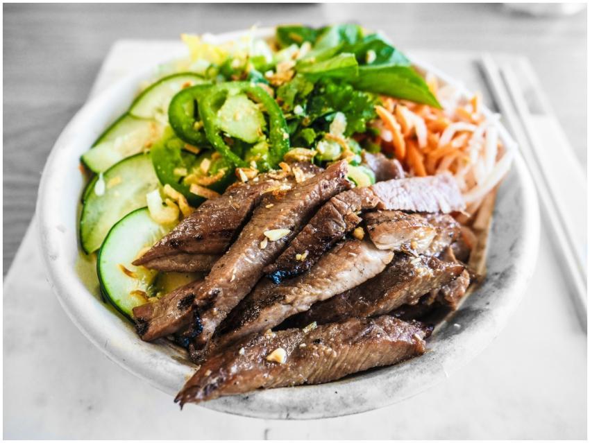 A close-up of a delicious beef salad bowl featurin