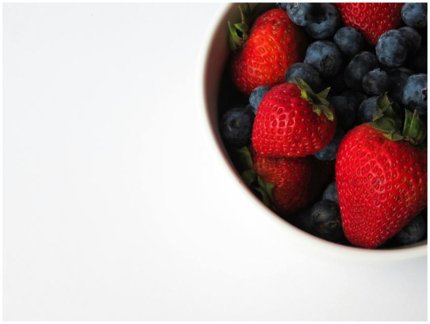 Bright and appetizing strawberries and blueberries