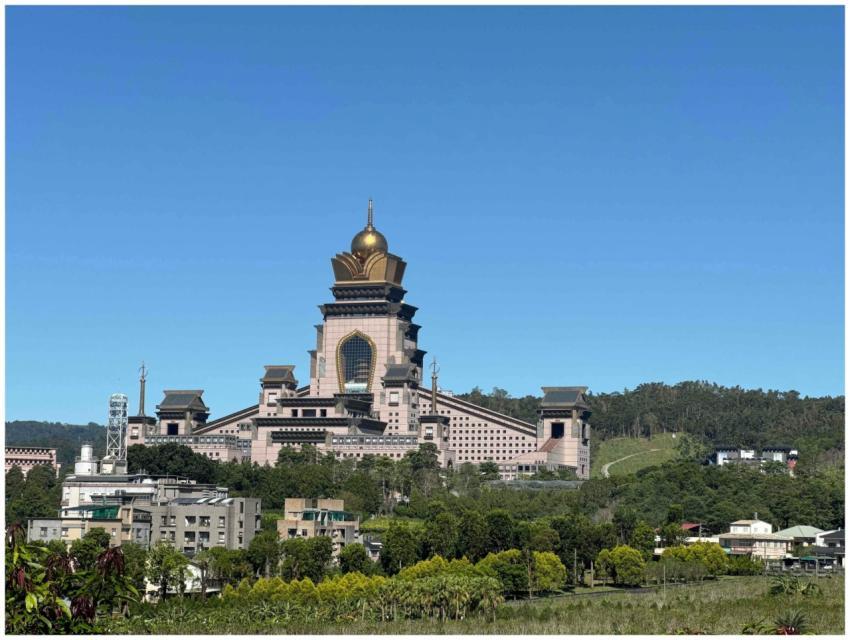 A stunning view of the Fo Guang Shan Monastery und