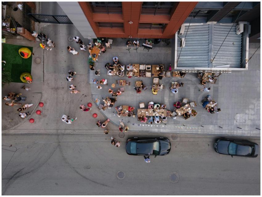 Top-down view of an outdoor cafe in Novosibirsk wi