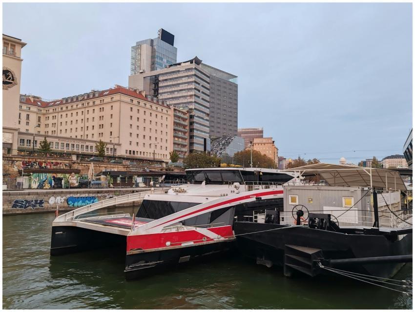 rečna ladja na kanalu Donave