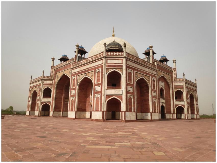 Explore the stunning Islamic architecture of Humay