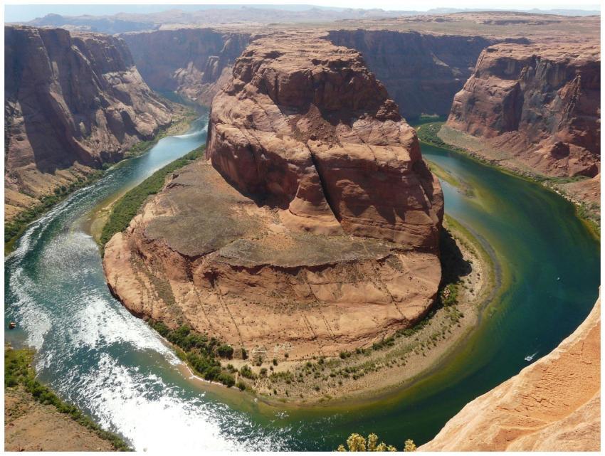 Stunning aerial view of Horseshoe Bend, Arizona wi