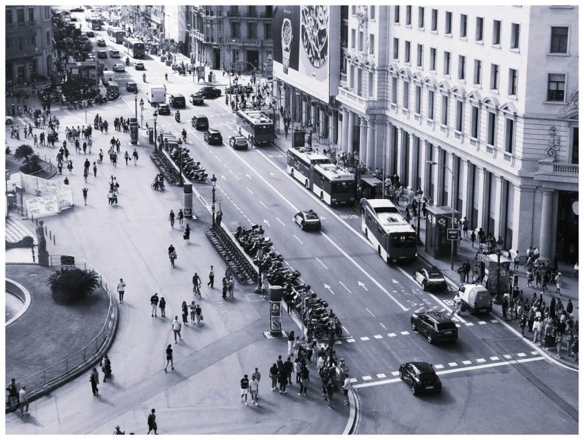 Black and white aerial view of a busy street in Ba