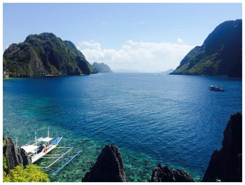Crystal clear tropical lagoon with boats amidst st