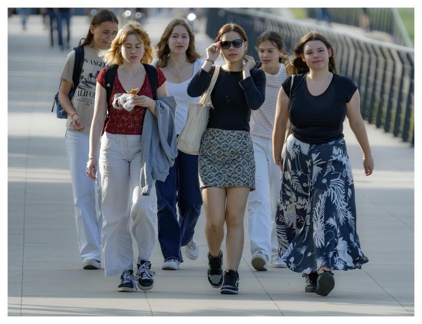 Girls Group Casual Walking