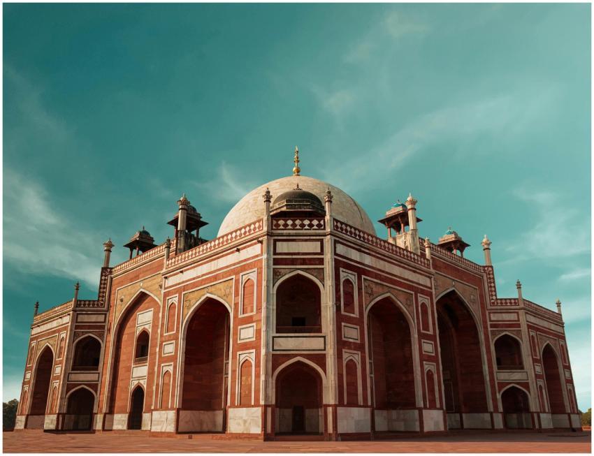 A stunning view of Humayun's Tomb in New Delhi, ca
