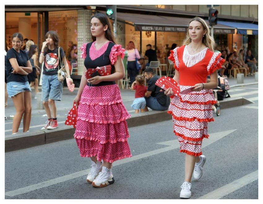 Women Street Costumes Walking