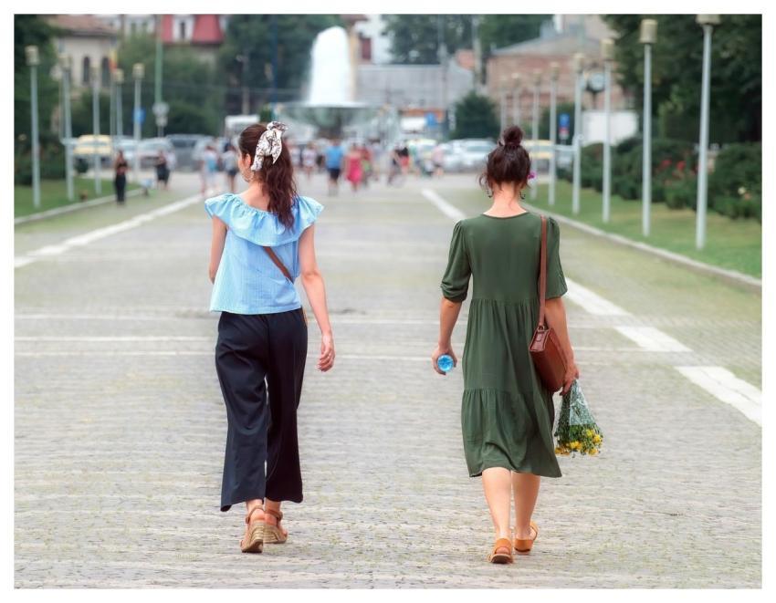 Girls Casual Walking Pavement