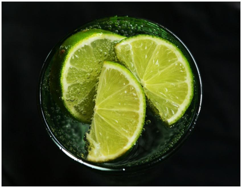 Close-up of fresh lime slices in a glass of sparkl