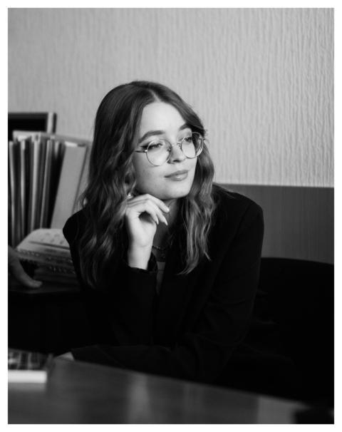 Woman Fashion Thinking Business Woman