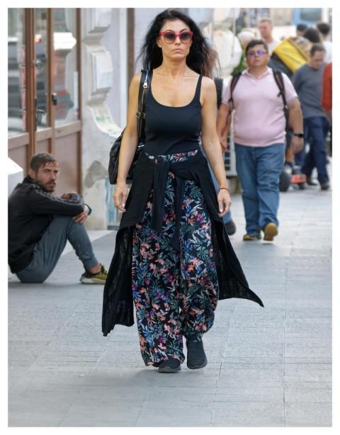 Woman Fashion Sunglasses Walking