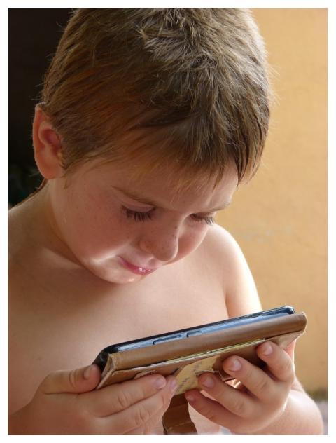 Kid Cellular Smarthpone New Technologies