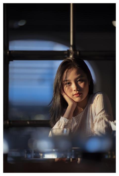 Girl Cafe Winter Sit