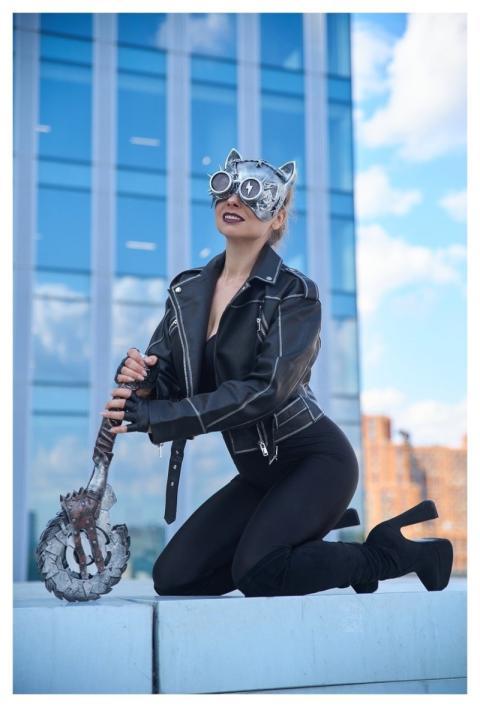 Catwoman Cosplay Model Mask