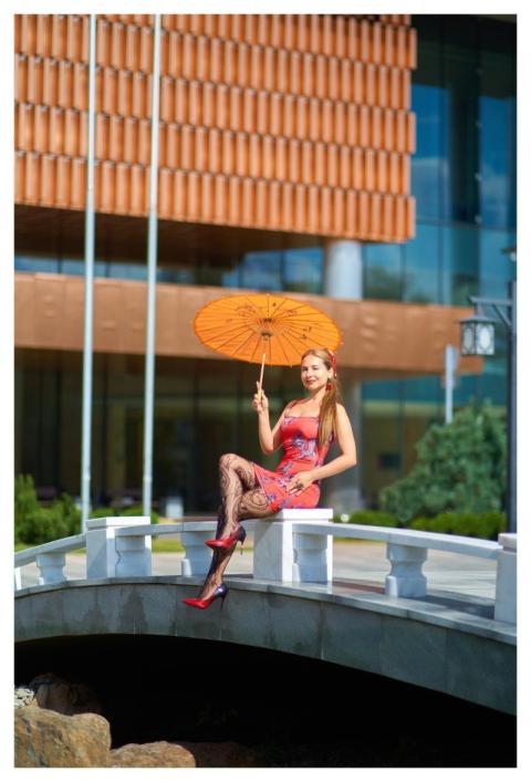 Woman Exterior The Park Huamin