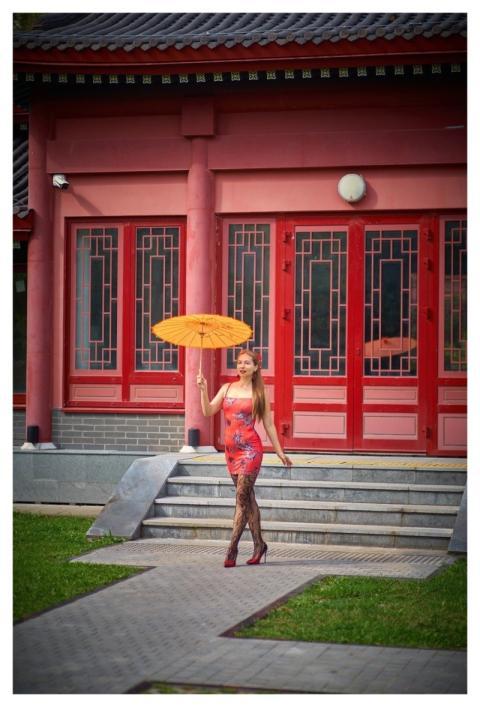 Woman Exterior The Park Huamin