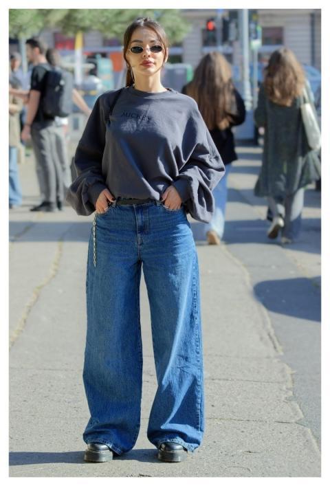 Girl Fashion Casual Jeans