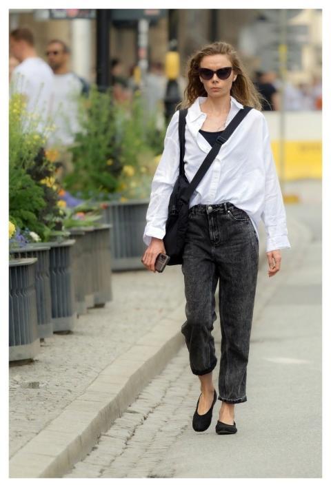 Woman Young Casual Sunglasses