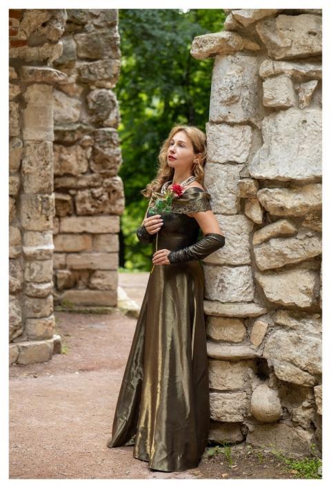 Woman Medieval Castle Costume