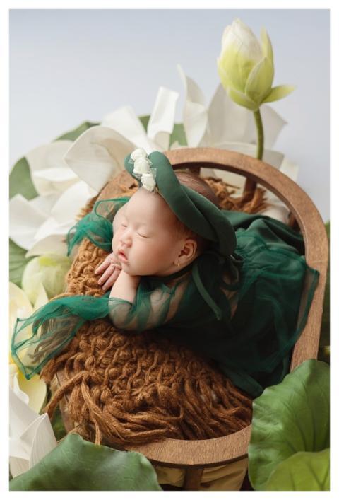 Newborn Baby Sleeping Flower