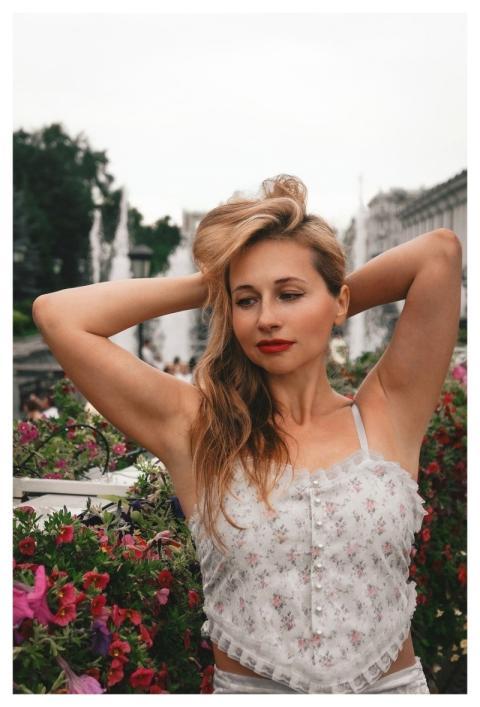 Woman Model Fountain Moscow