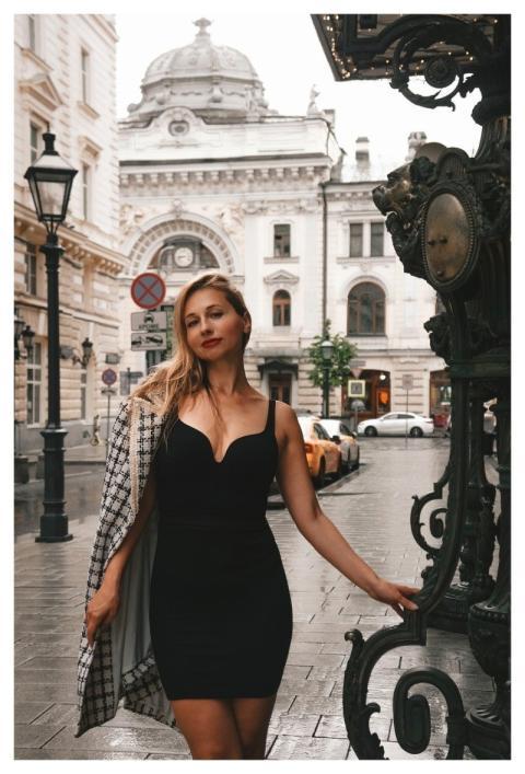 Woman Model Architecture Classical