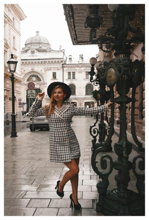 Woman Model Pose Architecture