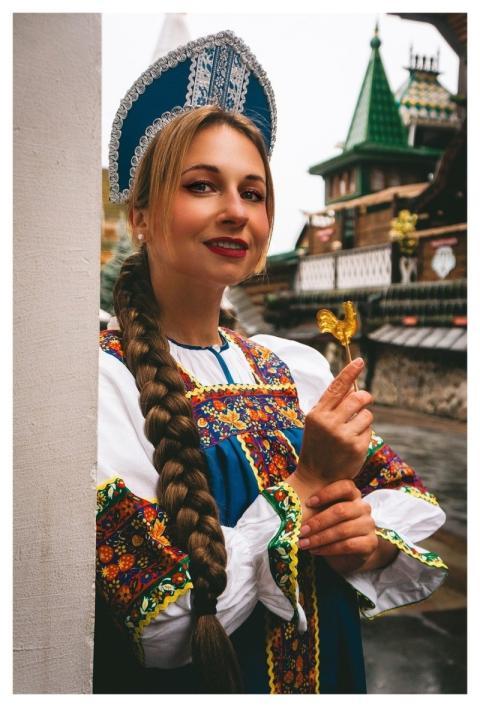 Traditional Costume Kokoshnik Sarafan Russian Arch
