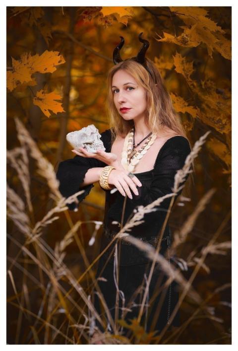 Autumn Witch Magic Skull