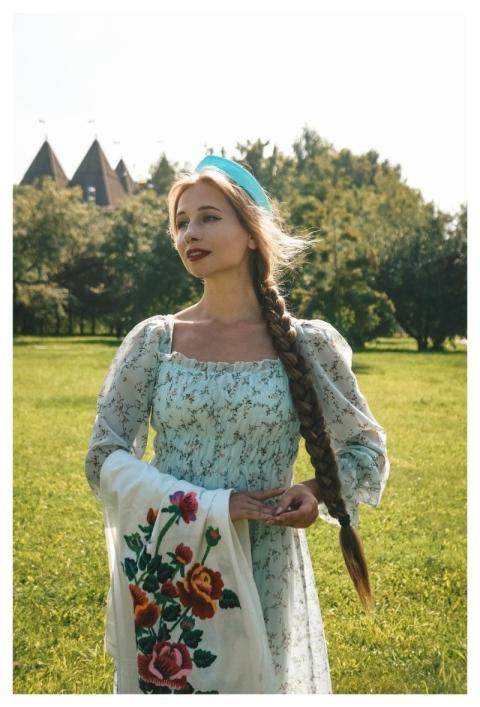 Kokoshnik Maiden Young Lady Woman