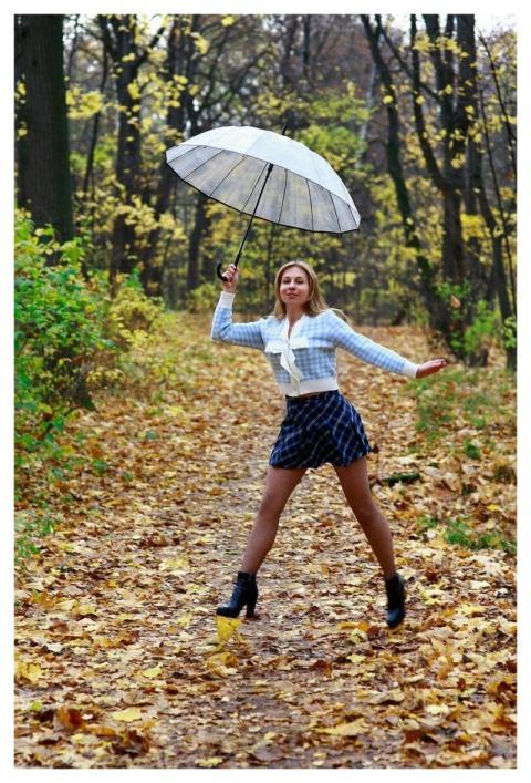 Woman Autumn Autumn Park Clothes In Cage