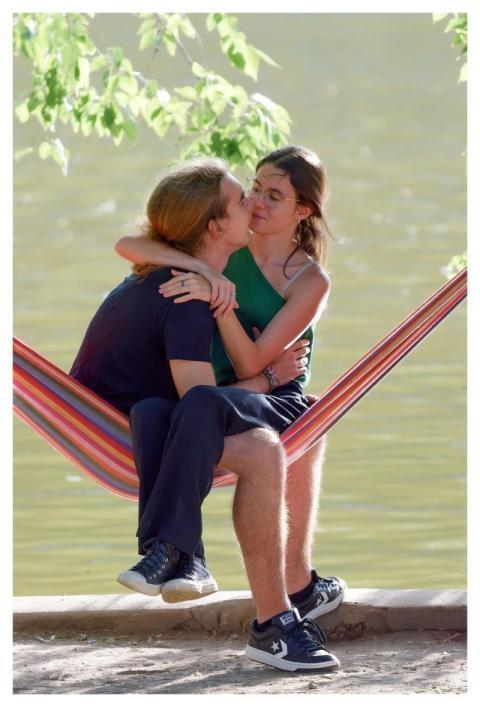 Couple Hammock Kiss Lovers
