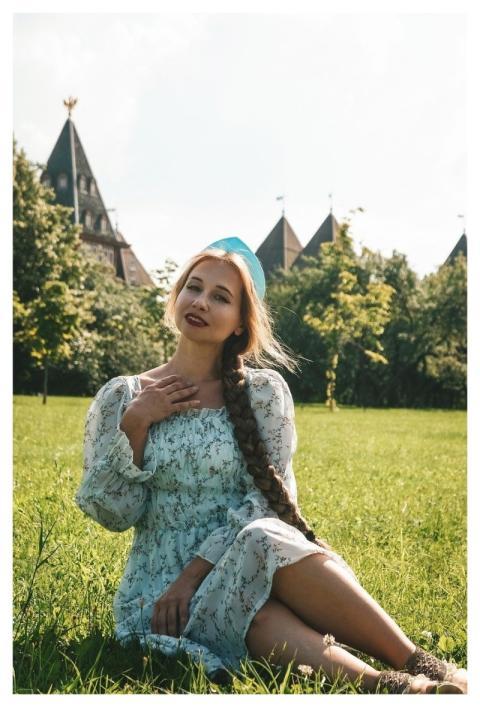 Kokoshnik Maiden Young Lady Woman