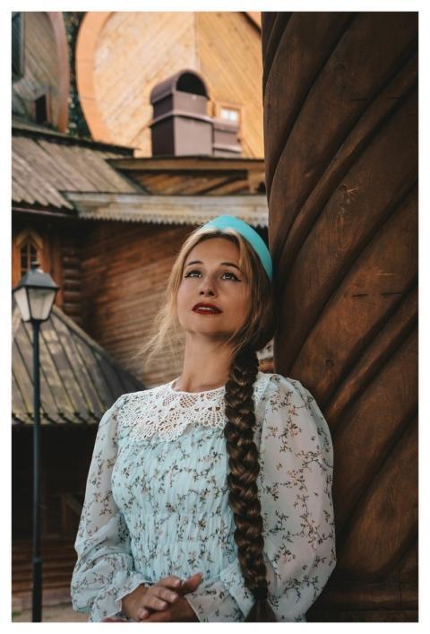 Kokoshnik Maiden Young Lady Woman