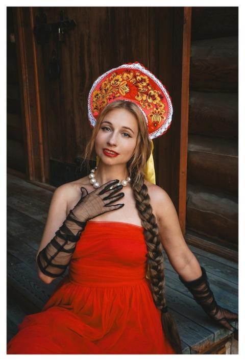 Maiden Queen Lady Kokoshnik