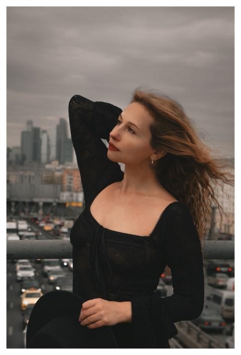 Woman Panorama Hat Black Dress