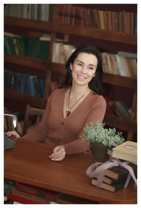 Woman Library Books Librarian