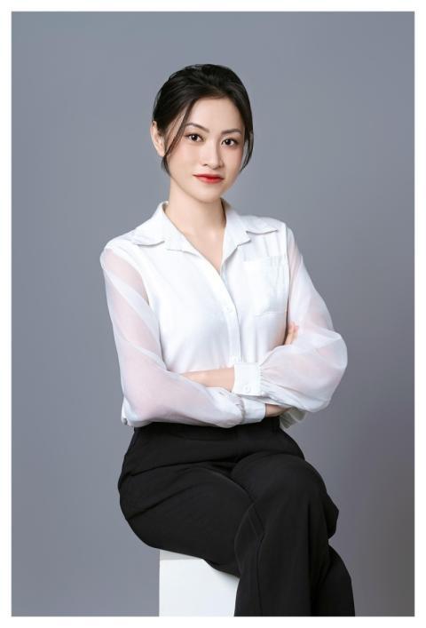 Woman Model Make Up Business