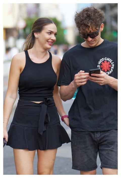 Couple Smartphone Walking Young