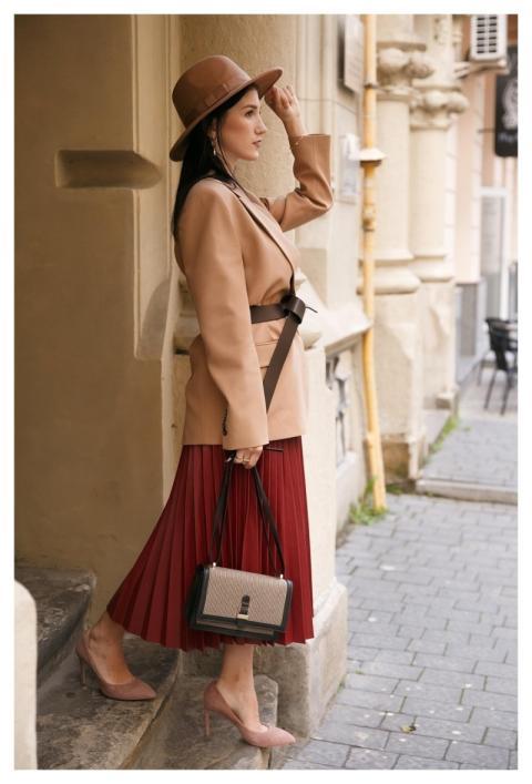 Lady Parisienne Woman Business