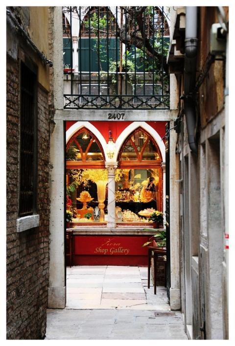 Venice Alley Business Peggy-Marco