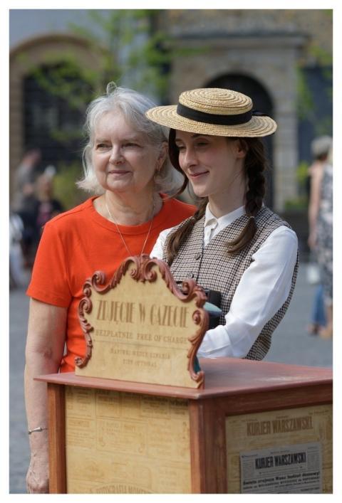 Women Photographer Hat Client